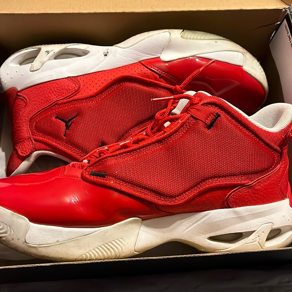 Jordan max aura 4